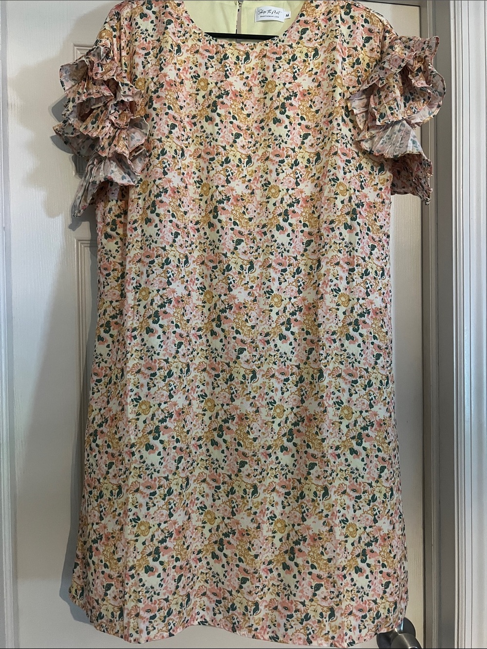 Yellow floral dress with ruffled sleeps new without tags